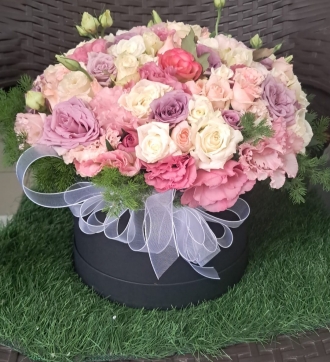 Kutuda Lisyantus ve Gül